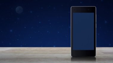 Modern akıllı cep telefonu ekranında, fantezi gece gökyüzü ve ay üzerinde ahşap masada, taksi arabası düz simgesi, iş ulaşımı çevrimiçi servis konsepti