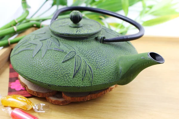 Eine chinesische gusseiserne Teekanne — Stockfoto