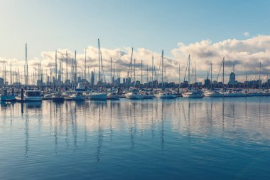Melbourne şehir seaport zekâ tarafındaki bir görünümünü