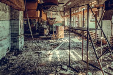 Harap ve terk edilmiş fabrikası Dükkanı, tam karmaşa ve desolati