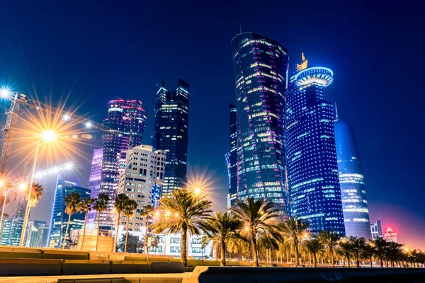 Nattutsikt Över Centrum Staden Doha Qatar Med Många Moderna Lyxiga — Stockfoto