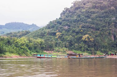 Kuzey Laos nehirde Khong peyzaj.