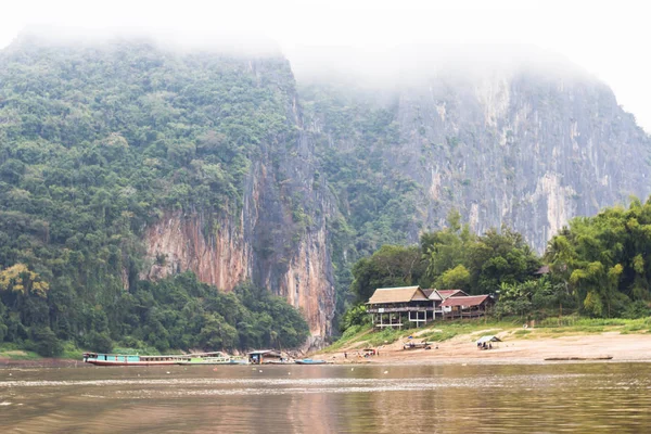 在北老挝湄公河的景观. — 图库照片