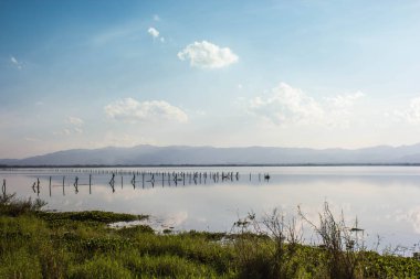 gün batımı göl'de Kuzey Tayland.