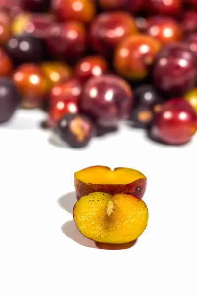 Plum(Prunus domestica) on white background — Stock Photo, Image