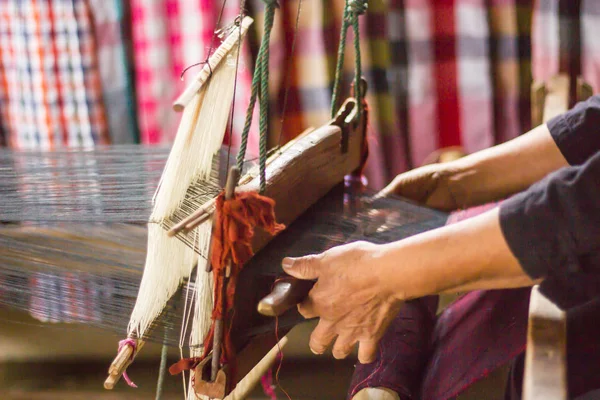 Silk weaving at north Thailand. — Stock Photo, Image