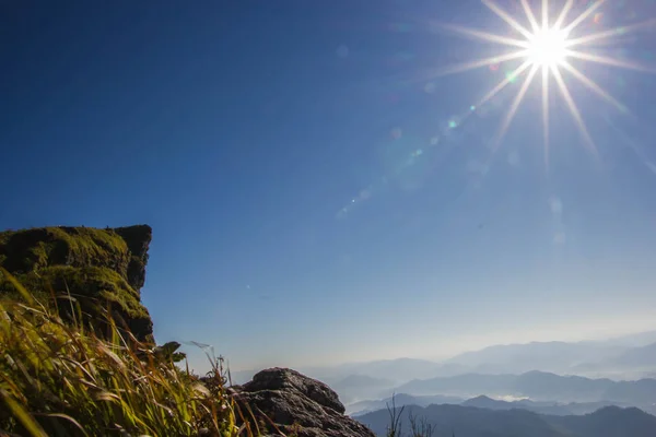 Paysage de la zone de montagne Phu Chi Fa et parc forestier national — Photo