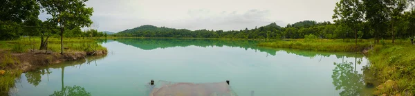 Grand panorama du lac — Photo