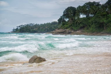 Dalga plaj ve deniz evinde