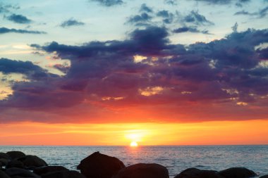 renkli günbatımı deniz