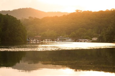 Tekne gioca ve sabah ışığında