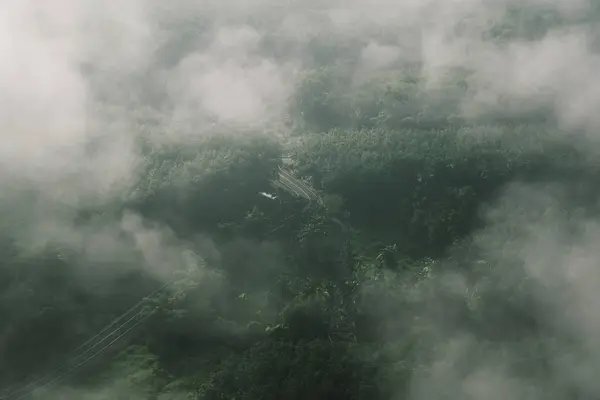 Niebla Camino formulario vista superior Camino en la naturaleza — Foto de Stock