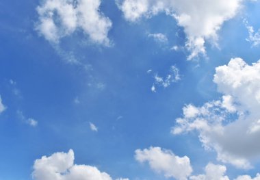 Güzel mavi gökyüzü bulutlar uzay arka plan