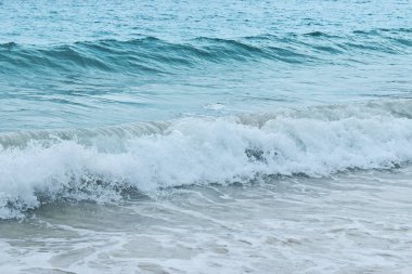 Tropikal plaj güzel deniz yaz bahar kum plaj mavi okyanus