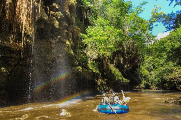 Rafting Fiume Montagna Incredibile Viaggio Punto Vista Popolare Alla Caduta — Foto Stock