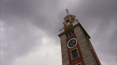 Saat Kulesi Timelapse bulutlu gökyüzü ile