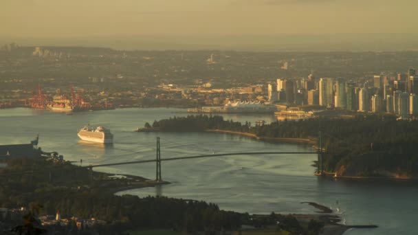 Tidsfördröjning för kryssningsfartyg anländer på morgonen, sjötrafik i Vancouver downtown, Bc, Kanada — Stockvideo