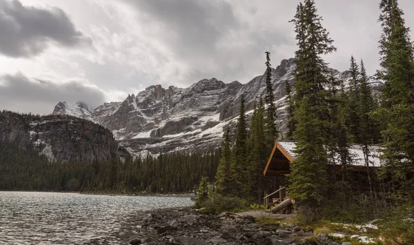 Monte Schaffer en el Lago O 'Hara, Parque Nacional Yoho, Columbia Británica, Canadá — Foto de Stock