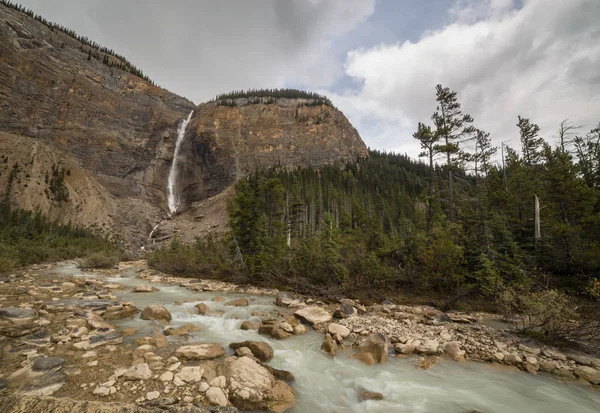 Takakkaw Falls Yoho Milli Parkı'nda
