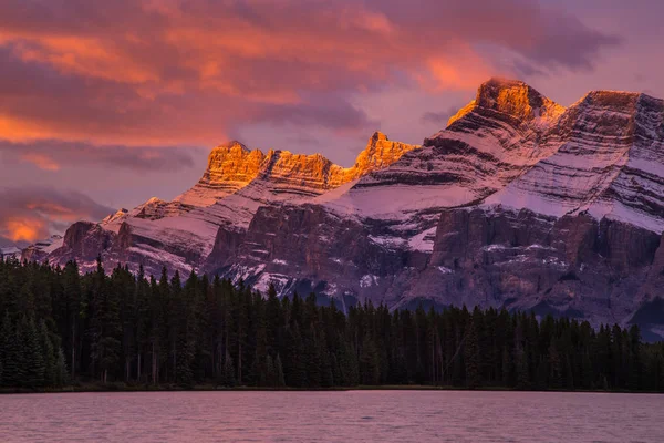 Mount Rundle görünümünü kapat