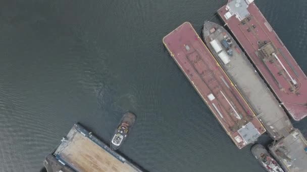 空中トップダウン タグボート造船所のビュー — ストック動画