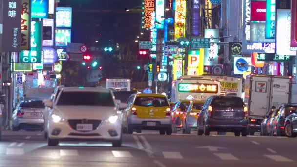 Taipei, Tayvan Şubat 2016 - yoğun bir gece sokak trafik Taipei, Tayvan — Stok video