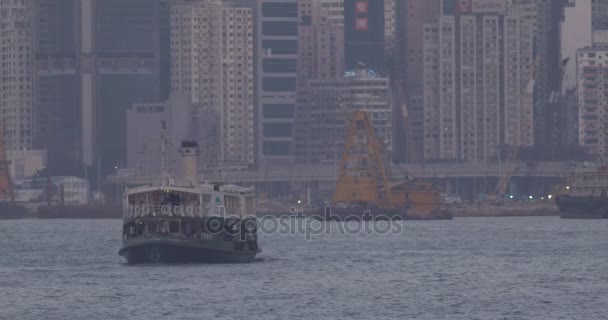 Hong Kong v březnu 2016 - trajekt jezdí v oceánu — Stock video