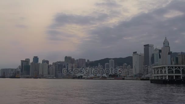 HONG KONG - MARÇO 2016: Ilha de Hong Kong em uma manhã nublada — Vídeo de Stock