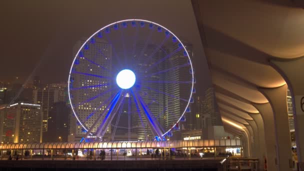 HONG KONG - MARZO 2016: Rueda de la fortuna en el Distrito Central, Hong Kong, China — Vídeos de Stock