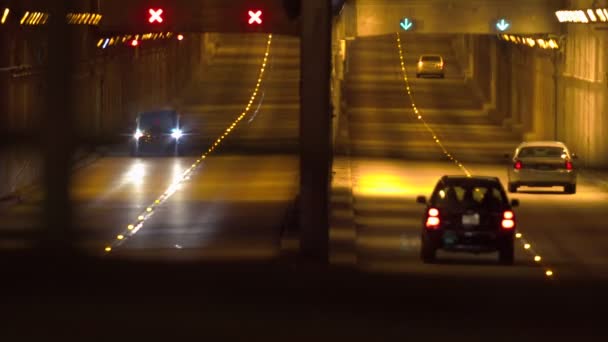Vancouver Kasım 2016: Tünel trafik geceleri — Stok video