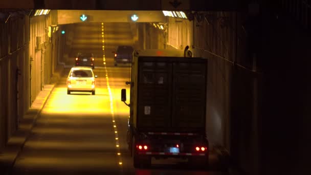 Vancouver November 2016: Tunnel trafik nattetid — Stockvideo