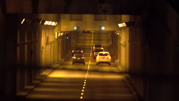 Vancouver November 2016: Tunnel trafik nattetid — Stockvideo