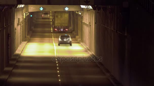 November 2016: Zeitraffer des Tunnelverkehrs in der Nacht — Stockvideo