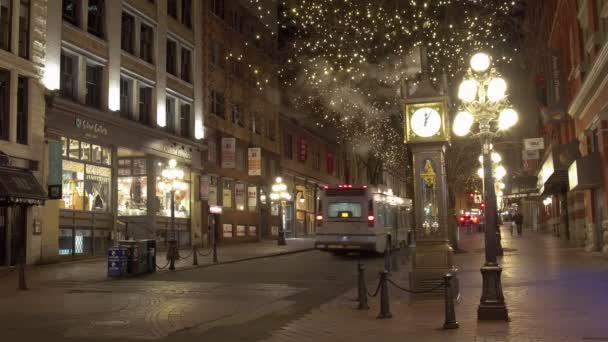 Vancouver - Ocak 2017: Gece görünümünü Gastown Buhar saat — Stok video