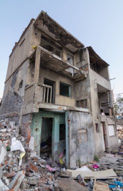 Yeni inşaat için ayrılmış eski alan bina