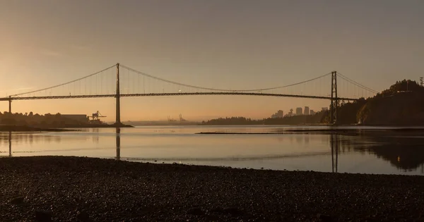 Lions Gate Köprüsü gündoğumu