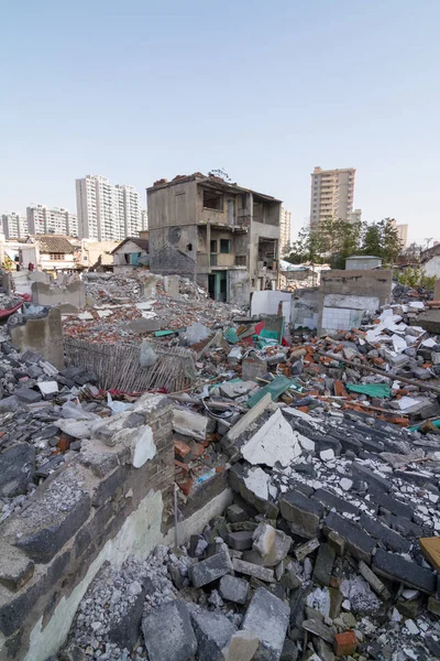 Yeni inşaat için ayrılmış eski alan bina