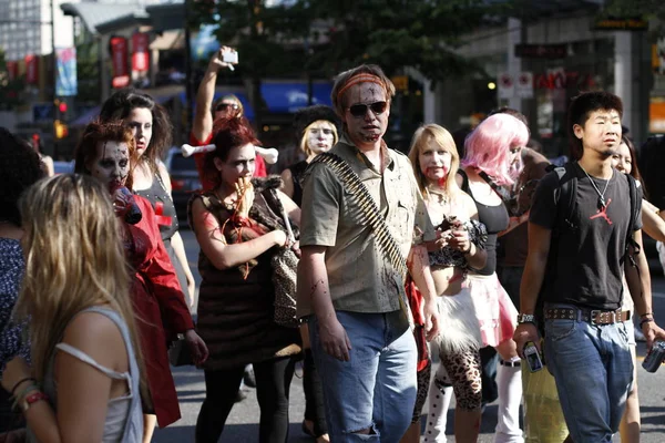 Vancouver August 2010 People Dressed Zombie Parades Street Zombie Walk — Stock Photo, Image