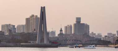 Şangay 2012: Şangay' daki Bund' daki Şangay Halkı Yingxiong Memorial Tower, Çin