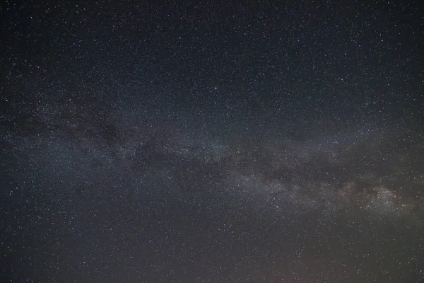 Cielo Nocturno Estrellado Con Vía Láctea Cruzando Cielo Horizontalmente — Foto de Stock