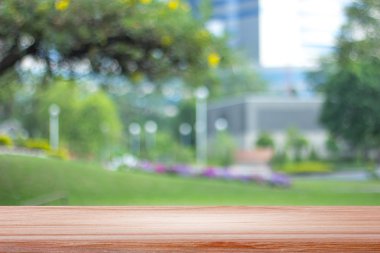 Boş doğa arka plan bulanık zemin ile ahşap masa, -ebilmek var olmak senin ürün görüntülemek için kullanılan