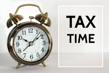 Metin vergi zaman saat arka plan üzerinde / saat kavramı