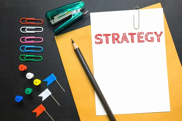 Strategie, bericht op het witte papier / business concept — Stockfoto