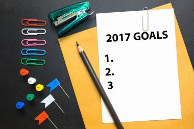 Metin iletisi 2017 gol beyaz kağıt üzerinde. İş kavramı