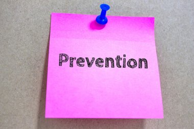 Pembe kağıt Not Metin önleme / iş kavramı