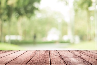 Boş doğa arka plan bulanık zemin ile ahşap masa, -ebilmek var olmak senin ürün görüntülemek için kullanılan
