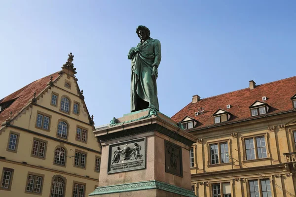 El monumento de Schiller, 1839 en la plaza de Schiller, Stuttgart, Alemania — Foto de Stock