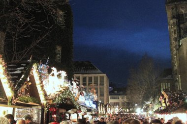 Stuttgart, Almanya - 19 Aralık 2010 Noel Pazarı