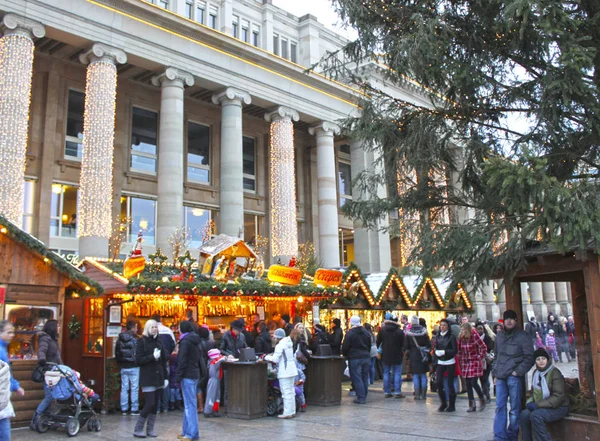 Estugarda, Alemanha - 19 de dezembro de 2010: Mercado de Natal — Fotografia de Stock