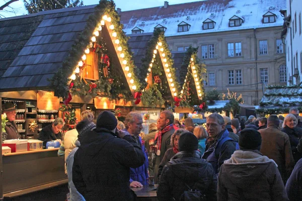 Estugarda, Alemanha - 19 de dezembro de 2010: Mercado de Natal — Fotografia de Stock